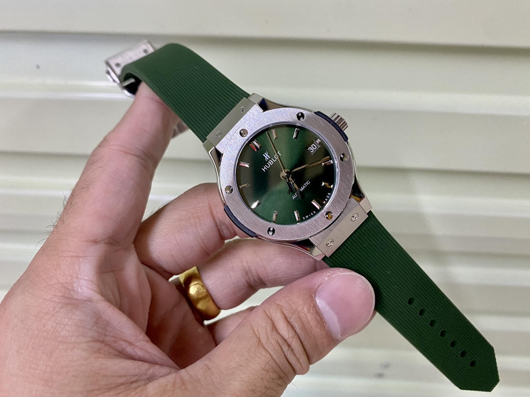 Hublot Classic Fusion 565.NX.1171.RX 38 mm Lady