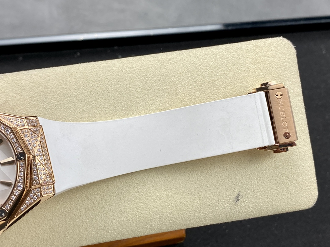 Hublot Classic Fusion 550.OS.2200.RW.1604.ORL20 40mm