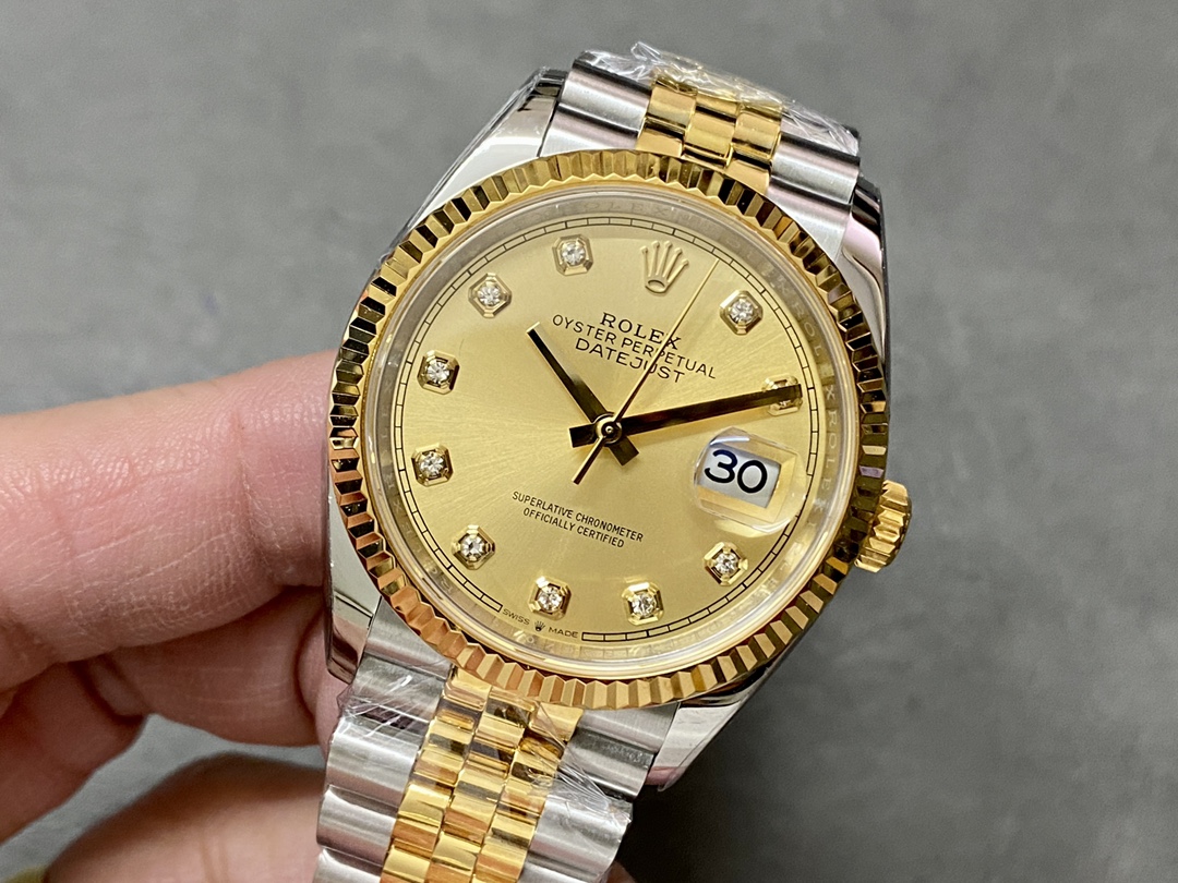 Rolex Datejust 126233 Champagne Diamond Dial Fluted Bezel 36MM Unisex Replica Watch