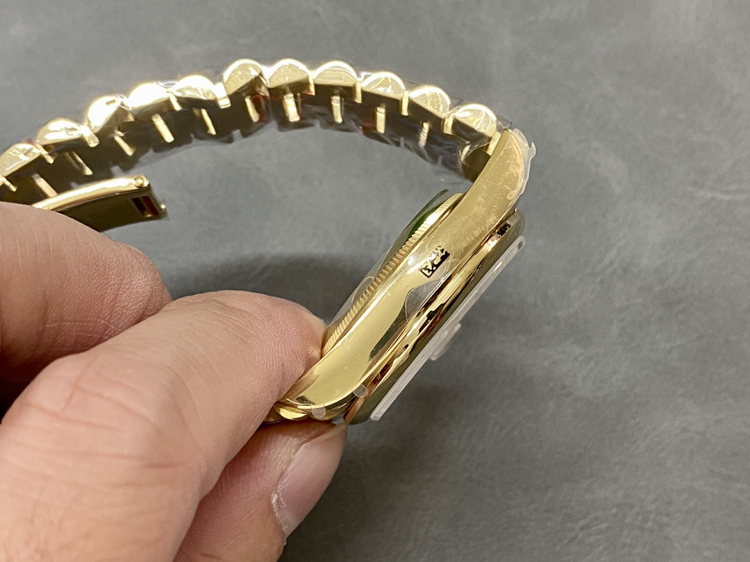 Rolex Day-Date 118208 Yellow Gold White Dial Roman Numeral 36mm Unisex Replica Watch