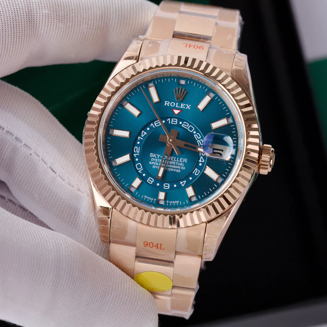 Rolex Sky Dweller in 18 kt Everose gold m336935 0001 42mm