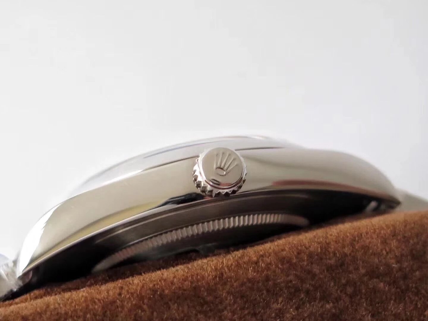 Rolex Oyster Perpetual 114300 0001 39MM