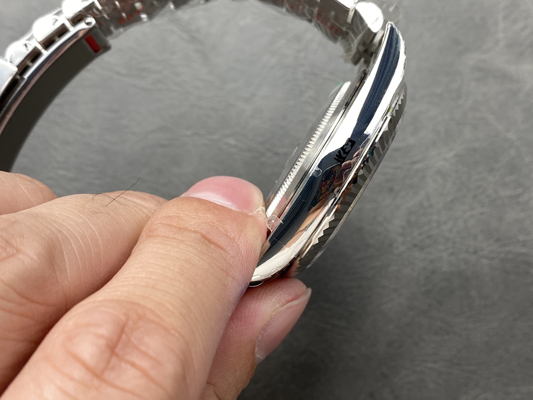 Rolex Datejust 41mm Stainless Steel 126334 0018 Black Index Jubilee