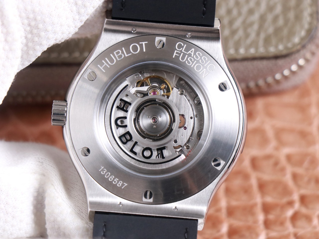 Hublot Classic Fusion Skull Titanium Full Pave 511.NX.9000.LR.1704.SKULL 45mm