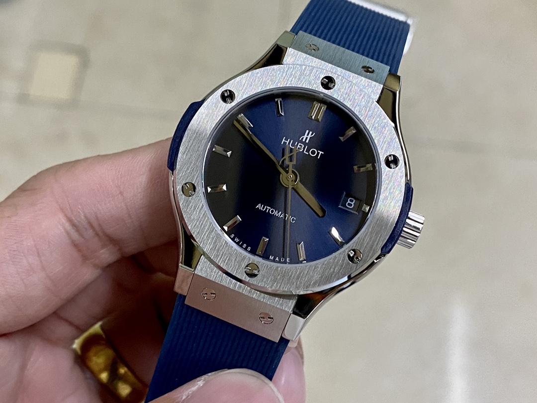 Hublot Classic Fusion 565.NX.1171.RX 38 mm Lady