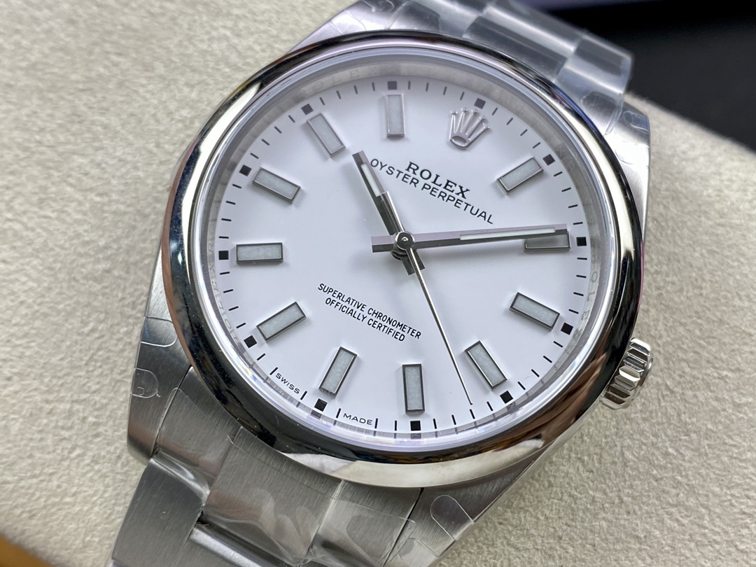 Rolex Oyster Perpetual 114300 White Dial 39mm Mens Replica Watch