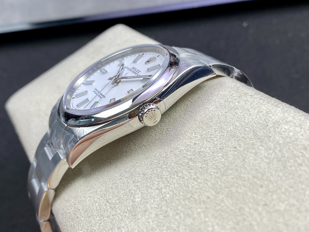 Rolex Oyster Perpetual 114300 White Dial 39mm Mens Replica Watch