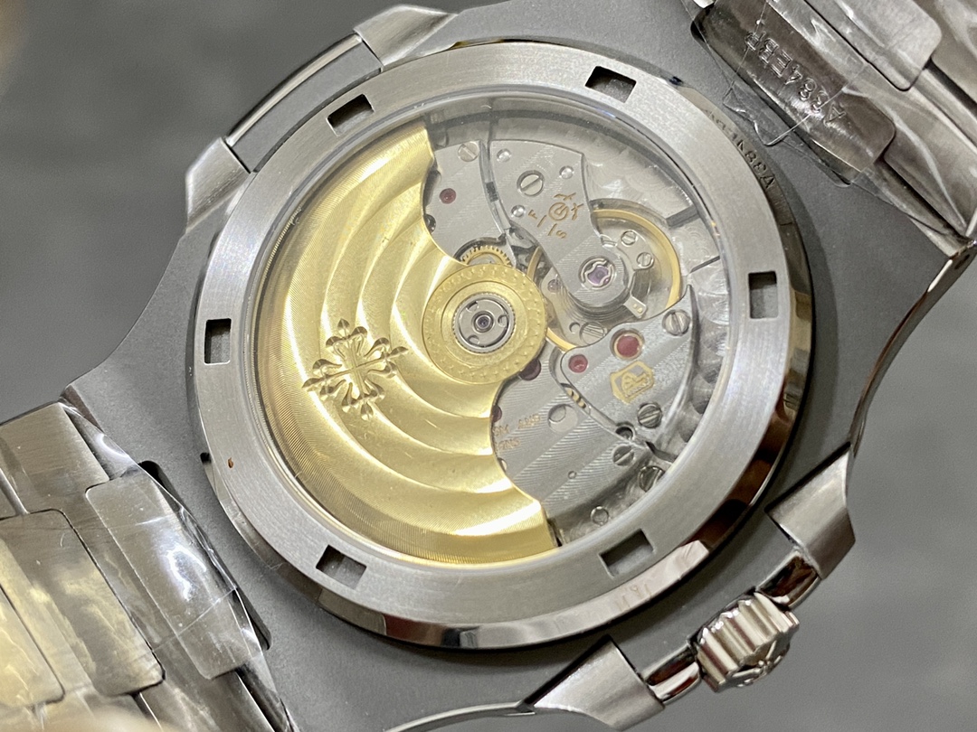 Replica Patek Philippe Nautilus 5711 1A Green Dial 40mm Mens Watch