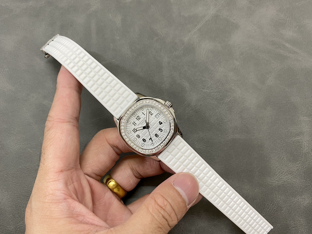 Replica Patek Philippe Aquanaut White 5067A 024 36mm Lady Watch