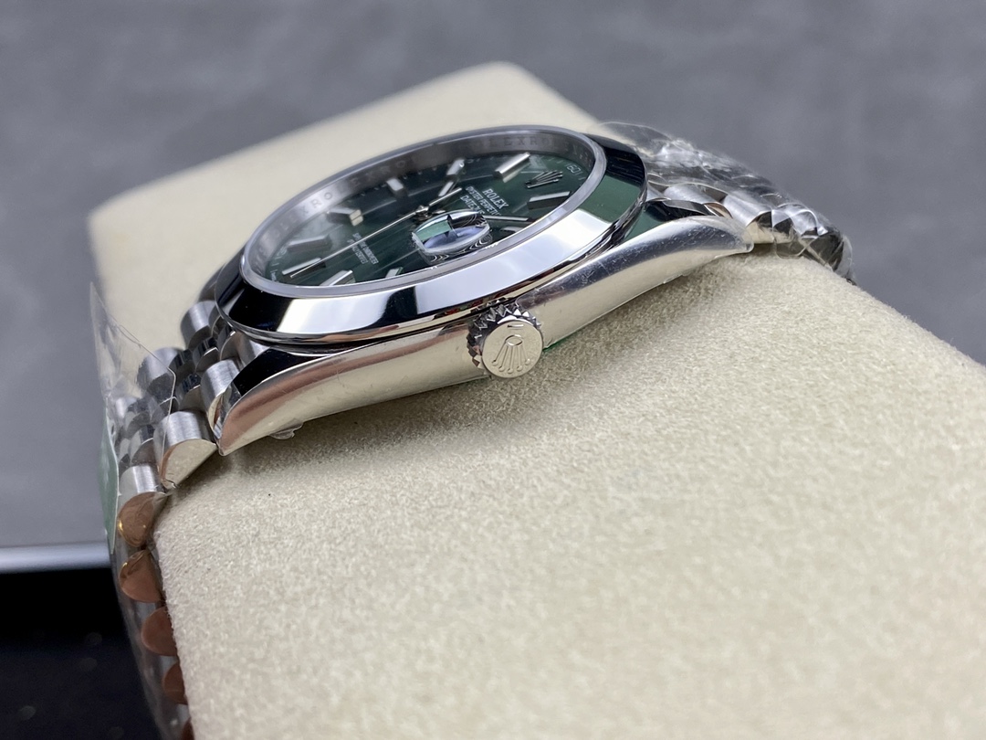 Rolex DateJust 41mm m126300 0020 Oystersteel Jubilee Mint Green Dial