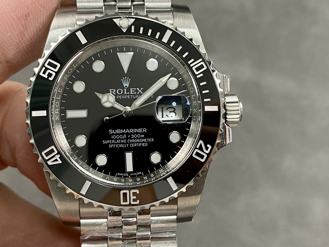 Rolex Submariner 41 Black Dial Fluted Bezel Jubilee 126610LN Men's Watch