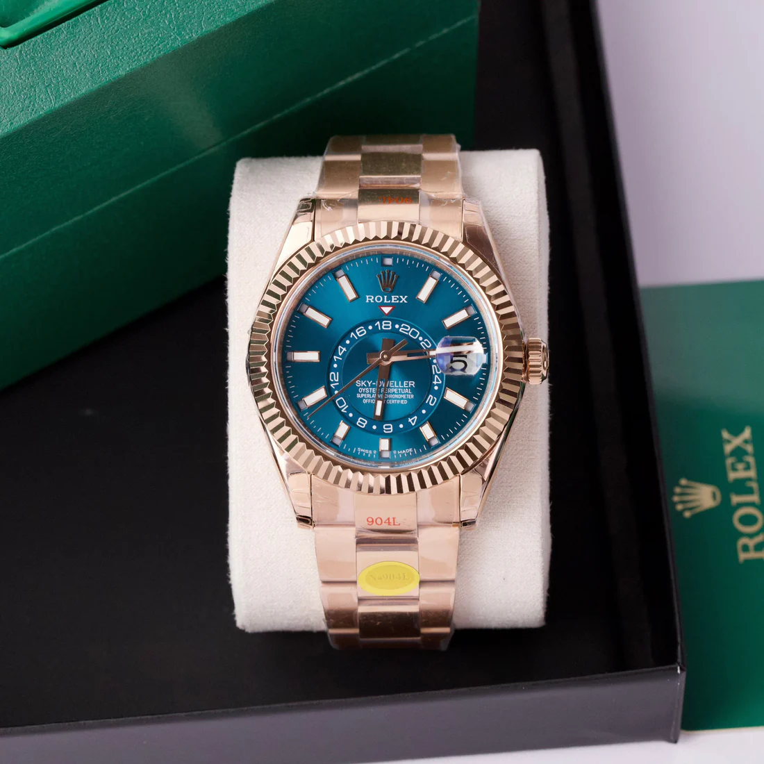 Rolex Sky Dweller in 18 kt Everose gold m336935 0001 42mm