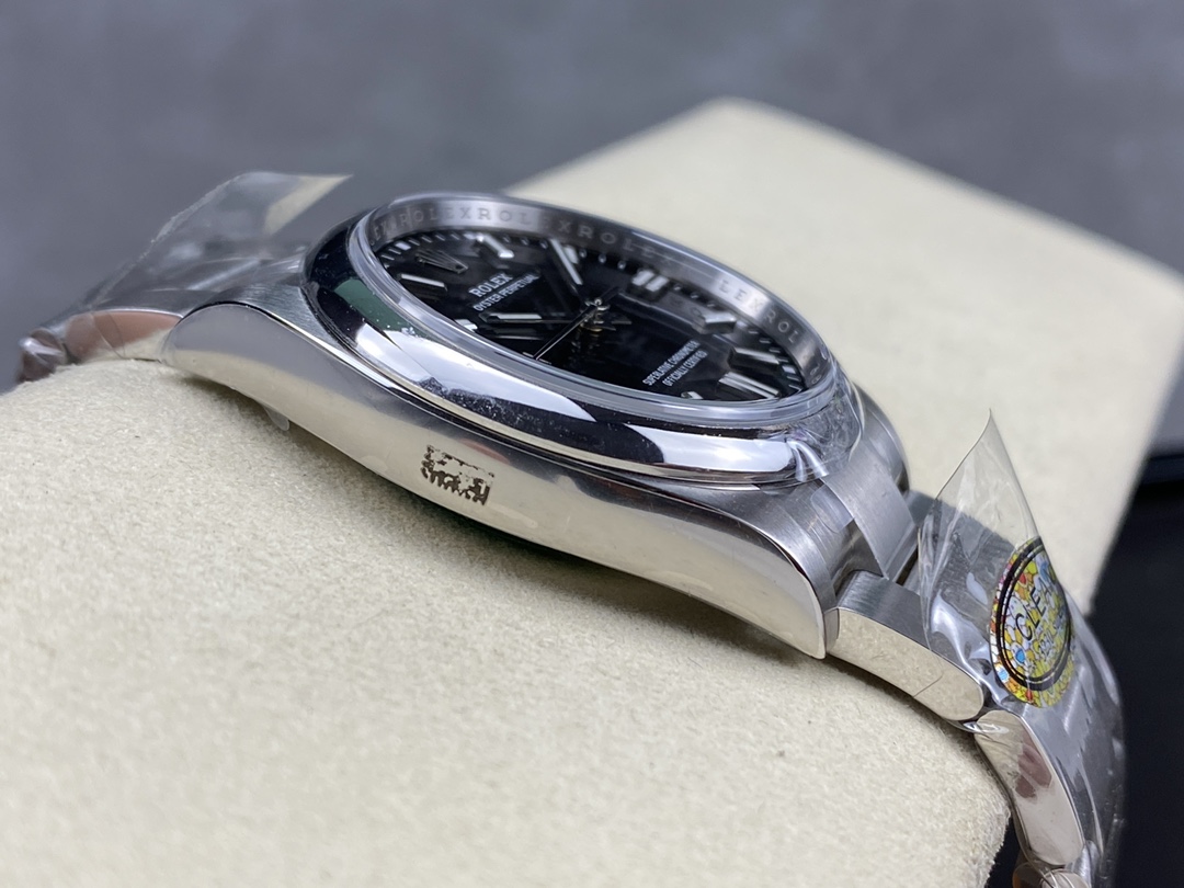 Rolex Oyster Perpetual 36 Oystersteel 126000 0002