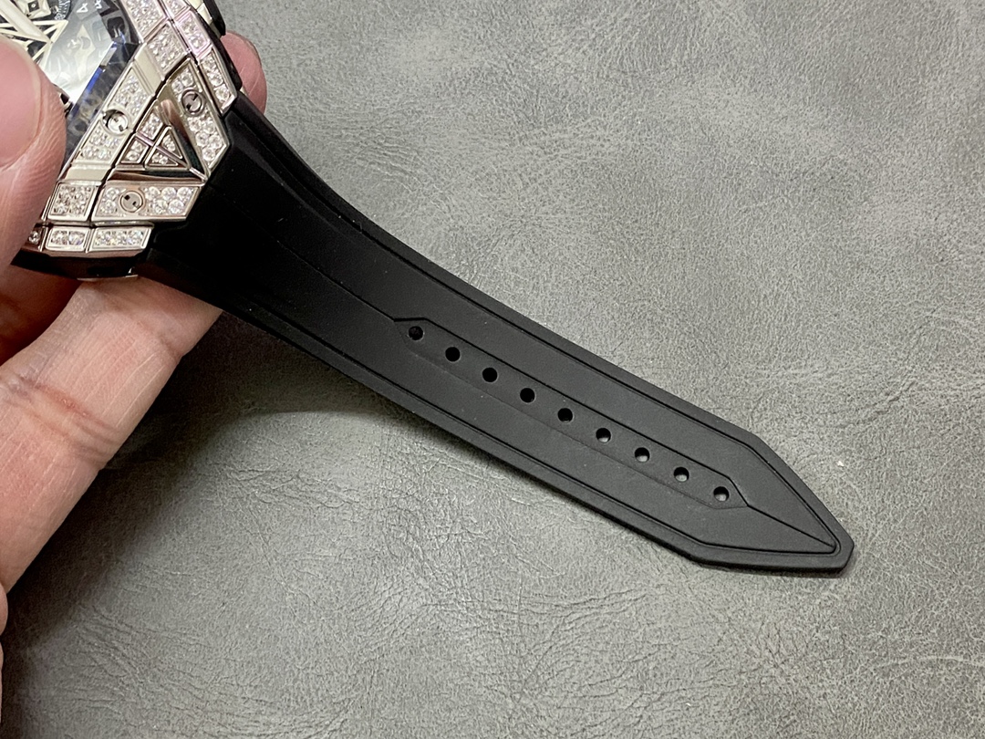 Hublot Spirit of Big Bang 648.NX.0107.RX.1604.MXM23 42mm