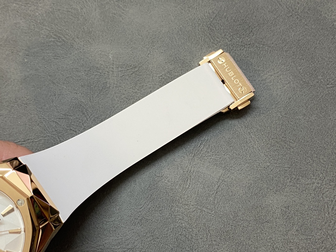 Hublot Classic Fusion 550.OS.2200.RW.ORL20 40MM