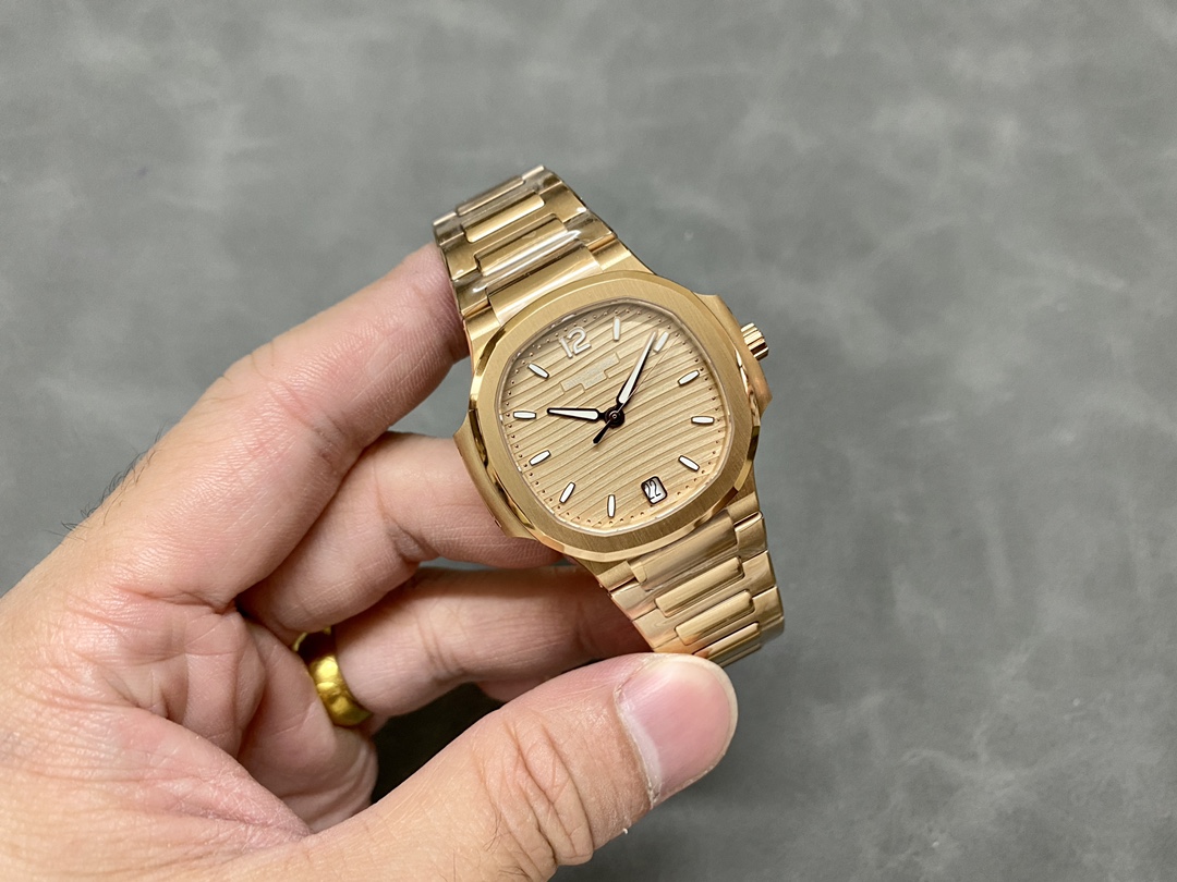 Replica Patek Philippe Nautilus 7118 1R 010 40mm Mens Watch