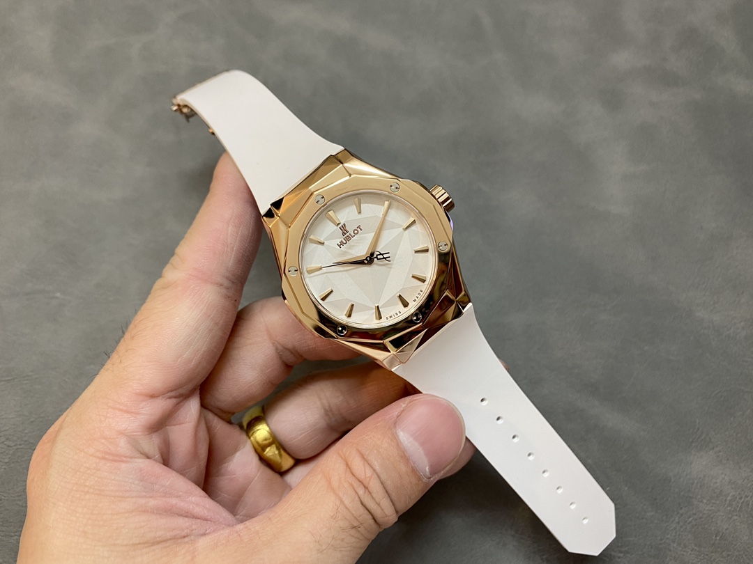 Hublot Classic Fusion 550.OS.2200.RW.ORL20 40MM