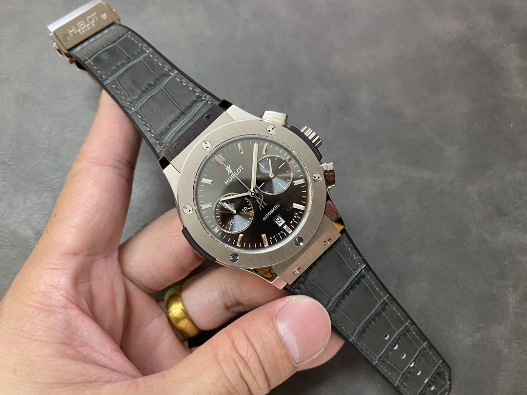 Hublot Classic Fusion 521.NX.7071.LR 45MM Mens