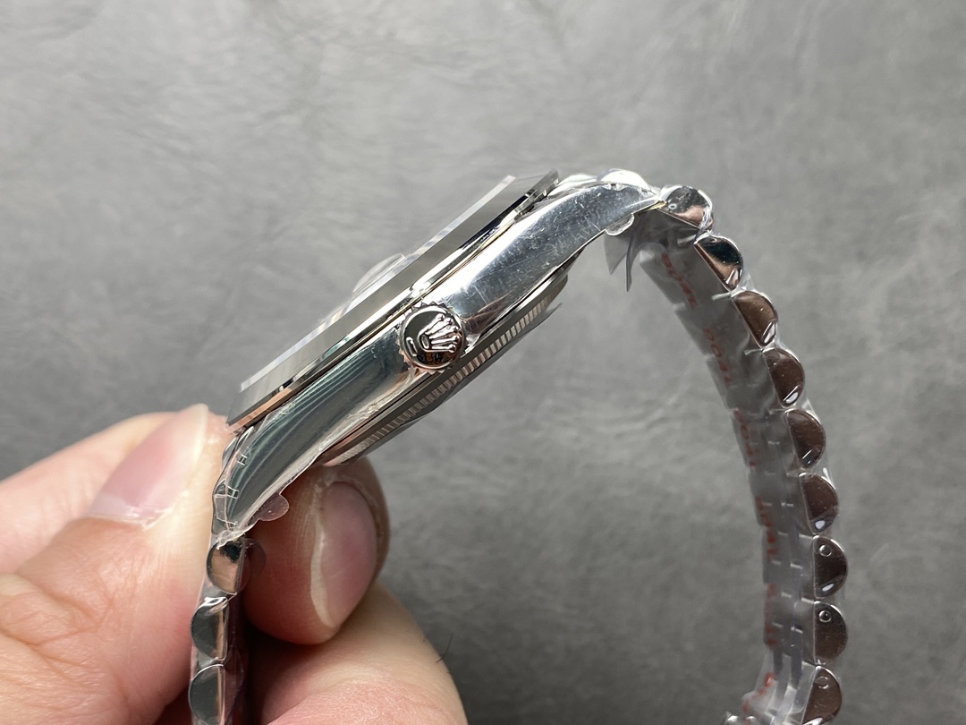 Rolex Datejust 41 41mm 126300 0012 Bright Black Index Dial