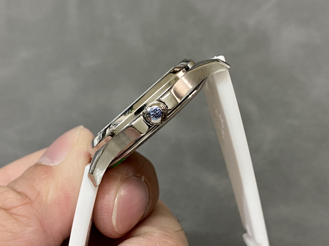 Replica Patek Philippe Aquanaut White 5067A 024 36mm Lady Watch