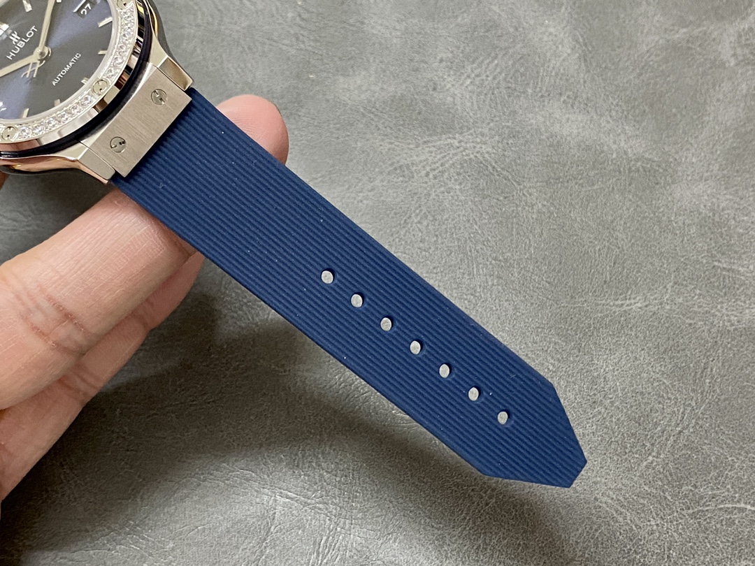 565.NX.7170.RX.1204 Hublot Classic Fusion Titanium Blue Diamonds