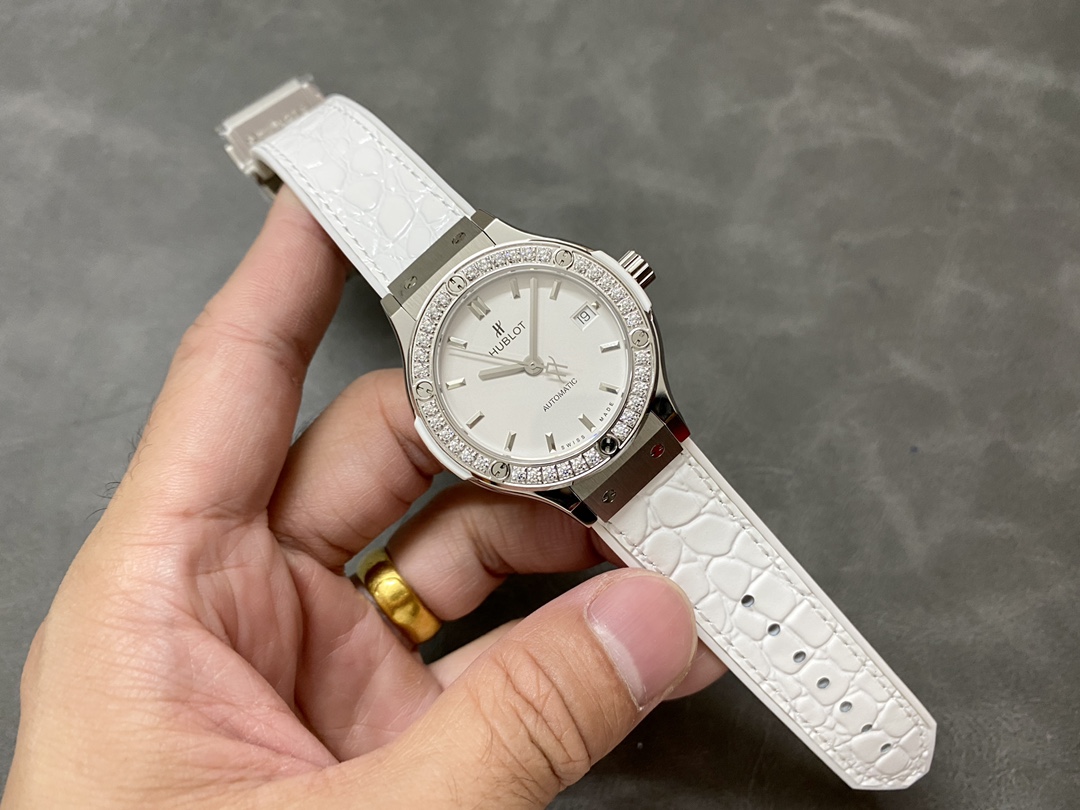 Hublot Classic Fusion Automatic 542.NE.2010.LR.1204