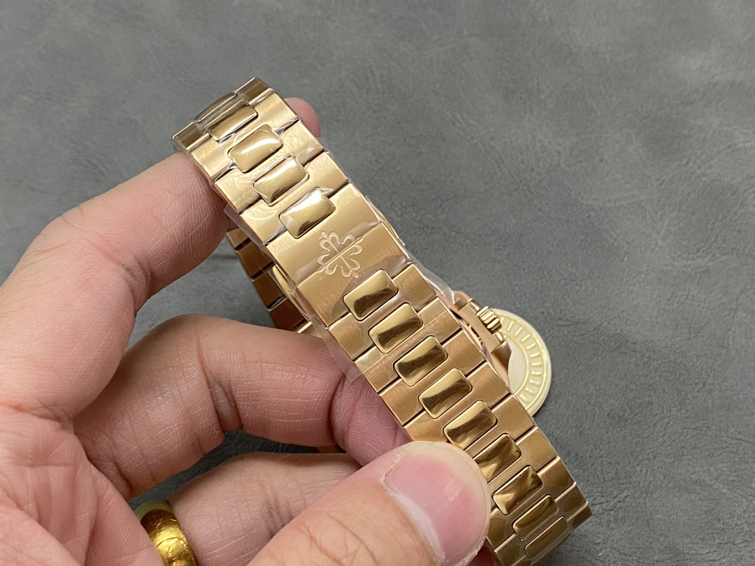 Replica Patek Philippe Nautilus 5712 1R 001 40mm Mens Watch