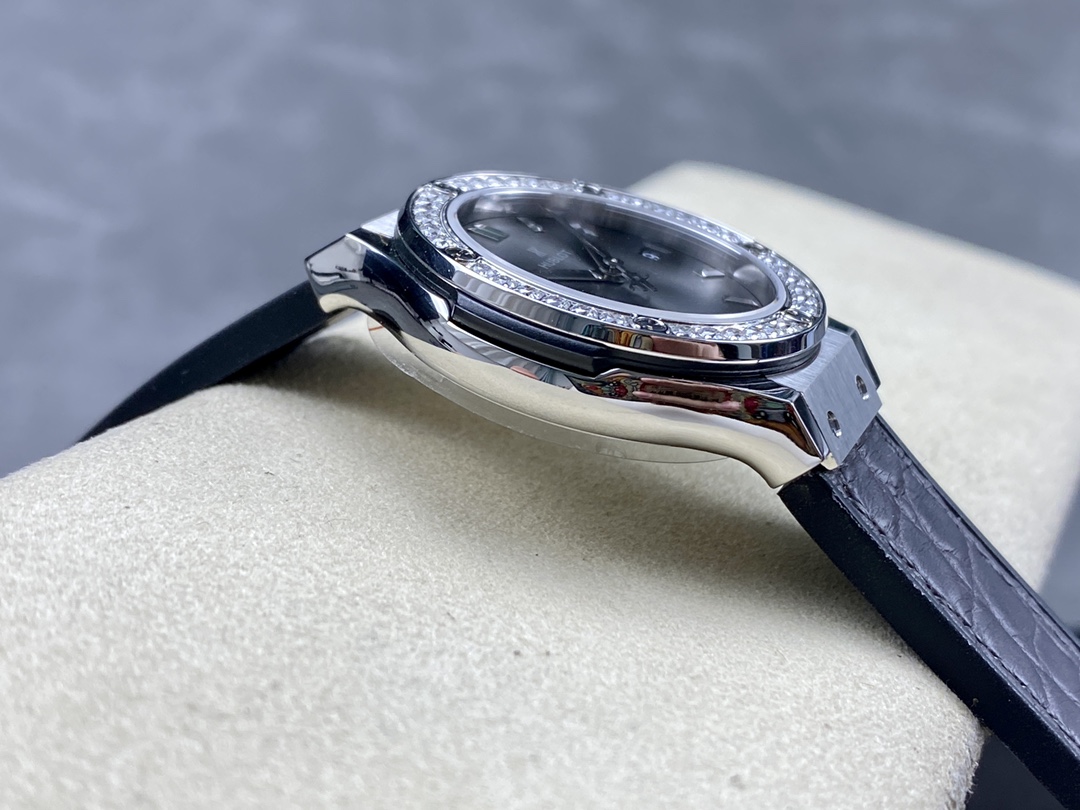 Hublot Classic Fusion 581.NX.7071.LR.1104 33mm Grey Lady Replica Watch