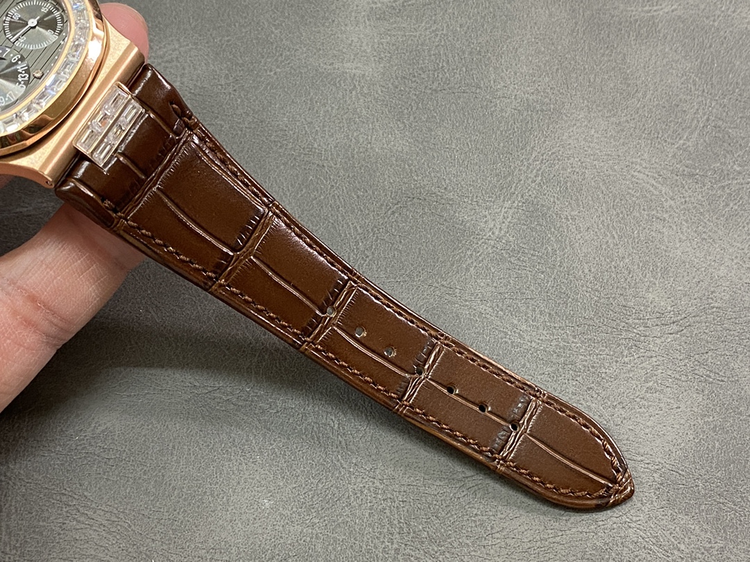 Replica Patek Philippe Nautilus 5724 001 40mm Mens Watch