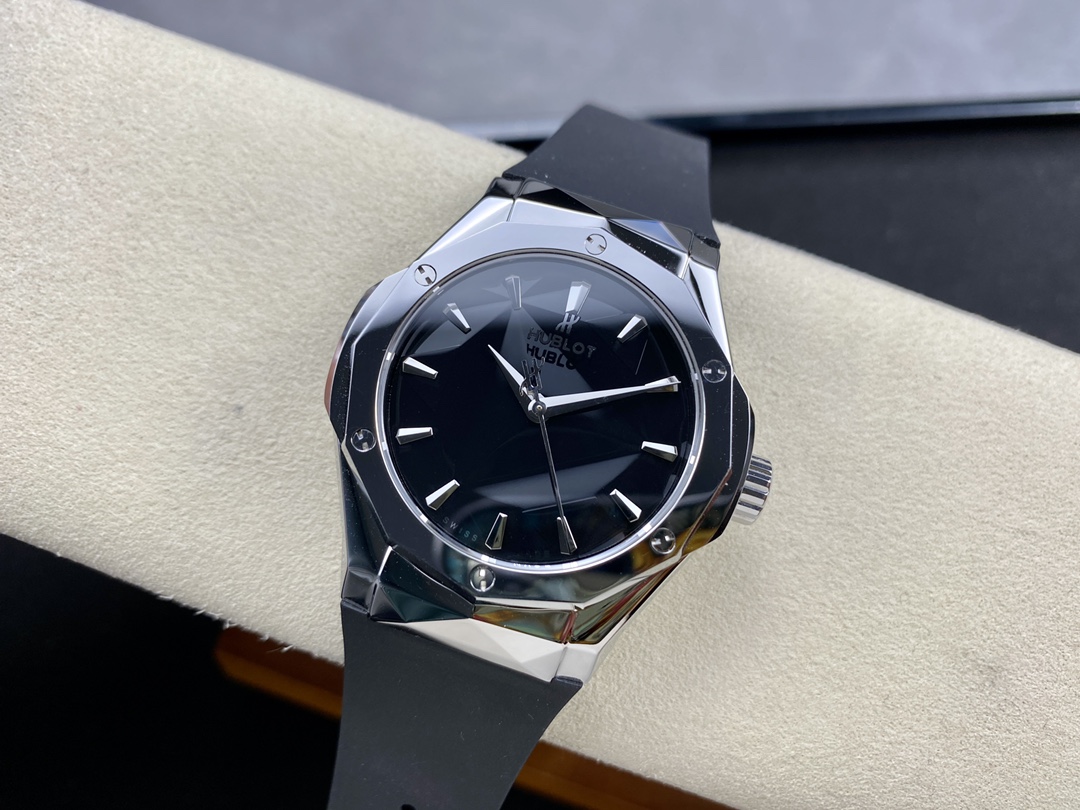 Hublot Classic Fusion 550.NS.2200.RW.ORL20 40 mm