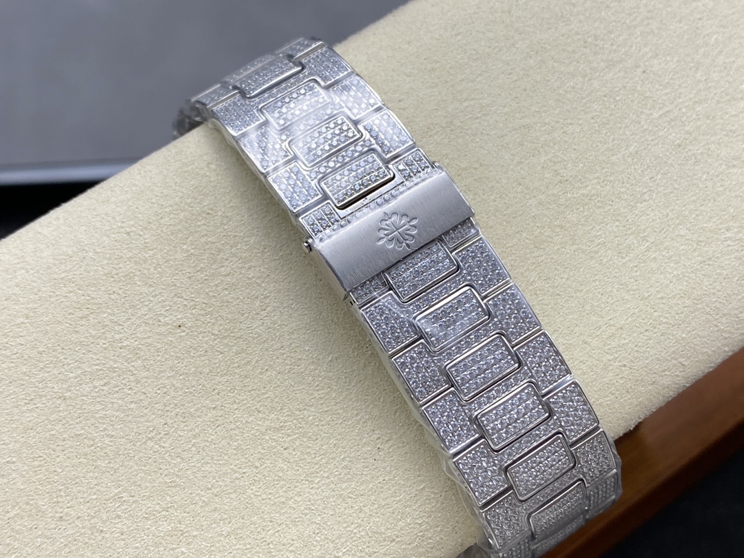 Patek Philippe Nautilus Diamond 5711 40mm & 35mm Replica Watch