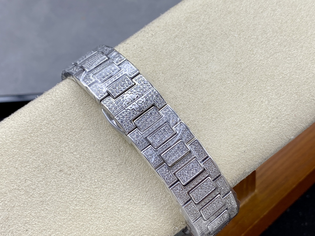 Patek Philippe Nautilus Diamond 5711 40mm & 35mm Replica Watch