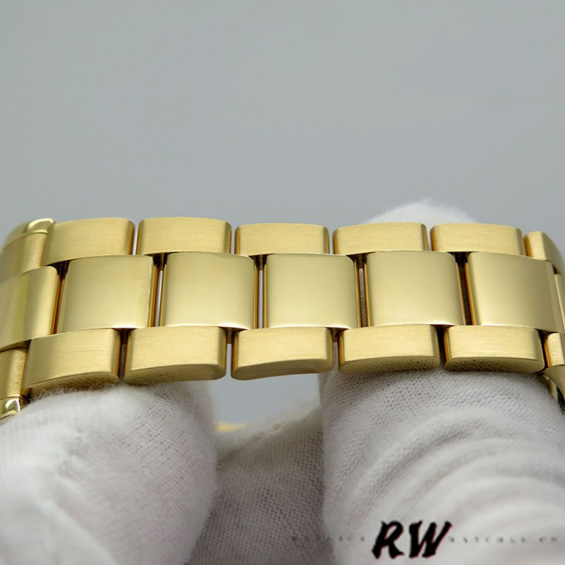 Rolex Day-Date 118208 Silver Dial Yellow Gold 36mm Unisex Replica Watch