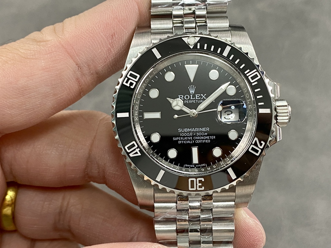 Rolex Submariner 41 Black Dial Fluted Bezel Jubilee 126610LN Men's Watch