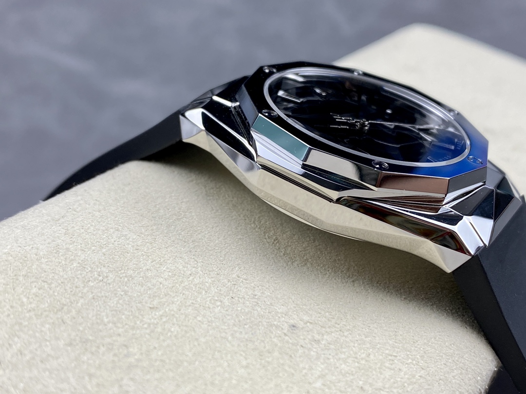 Hublot Classic Fusion 550.NS.2200.RW.ORL20 40 mm