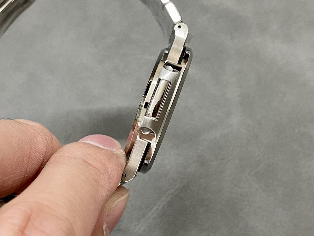 Replica Patek Philippe Nautilus 5711 1A 011 White Dial 40mm Mens Watch