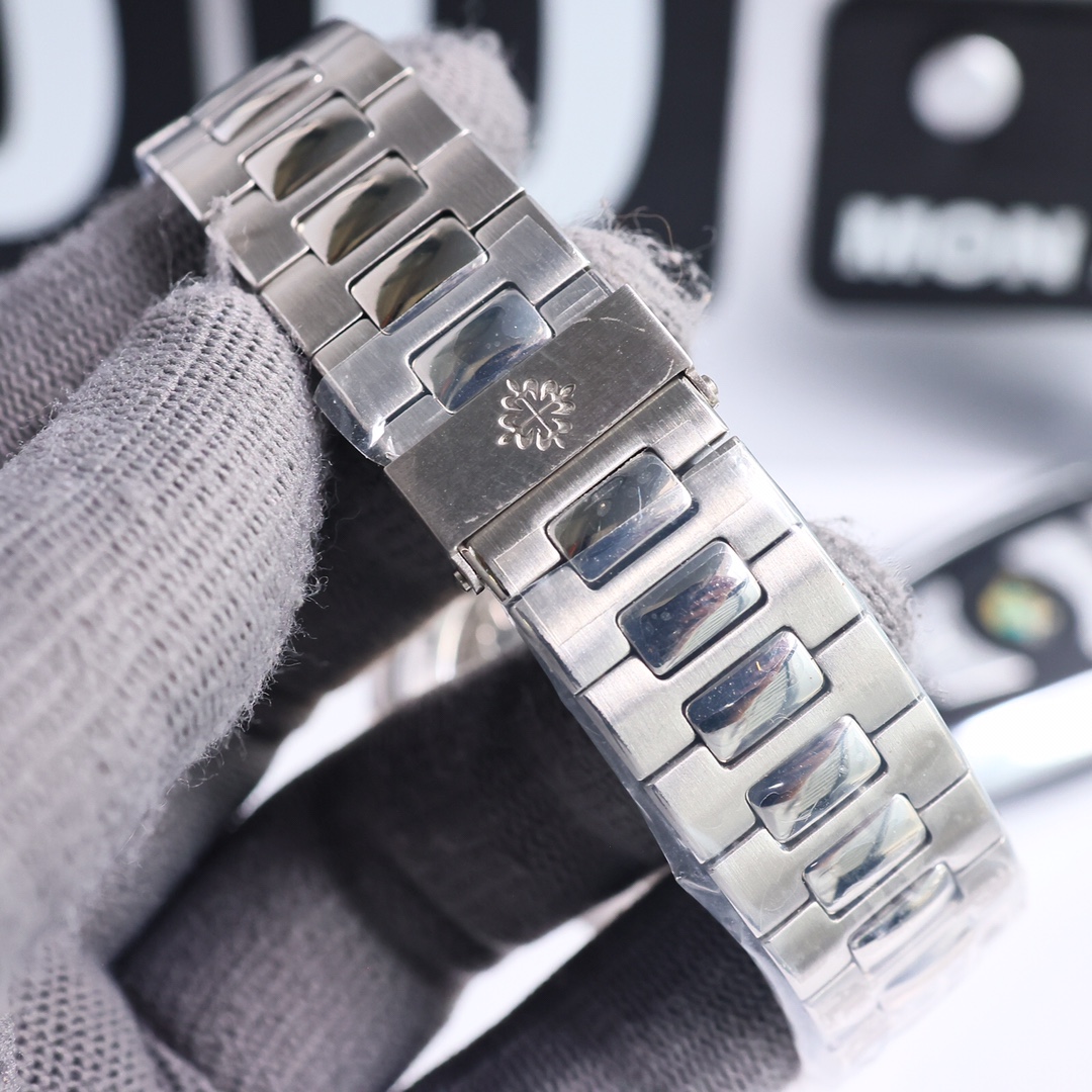 Replica Patek Philippe Nautilus 5711 113P 40mm Mens Watch