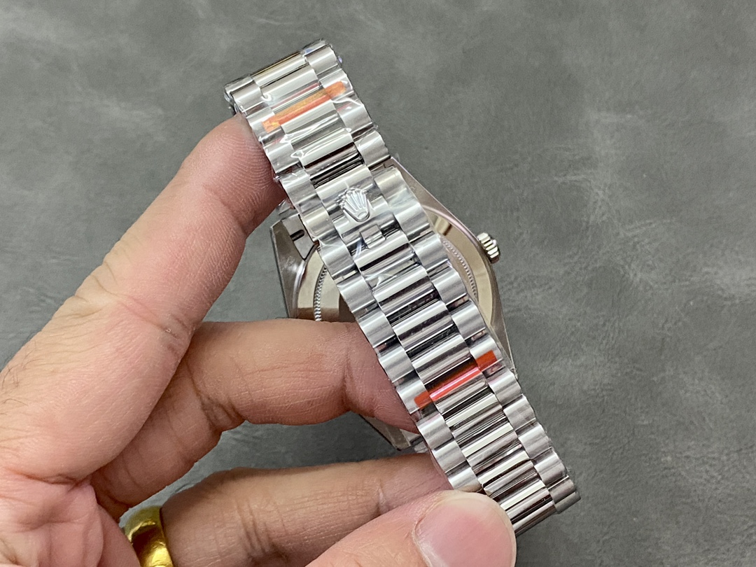 Rolex Day-Date 40mm 228239 0005 Black Diamond Dial Fluted Bezel Mens Replica Watch