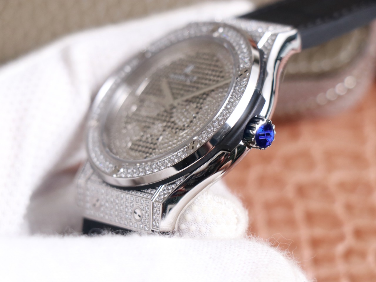 Hublot Classic Fusion Skull Titanium Full Pave 511.NX.9000.LR.1704.SKULL 45mm