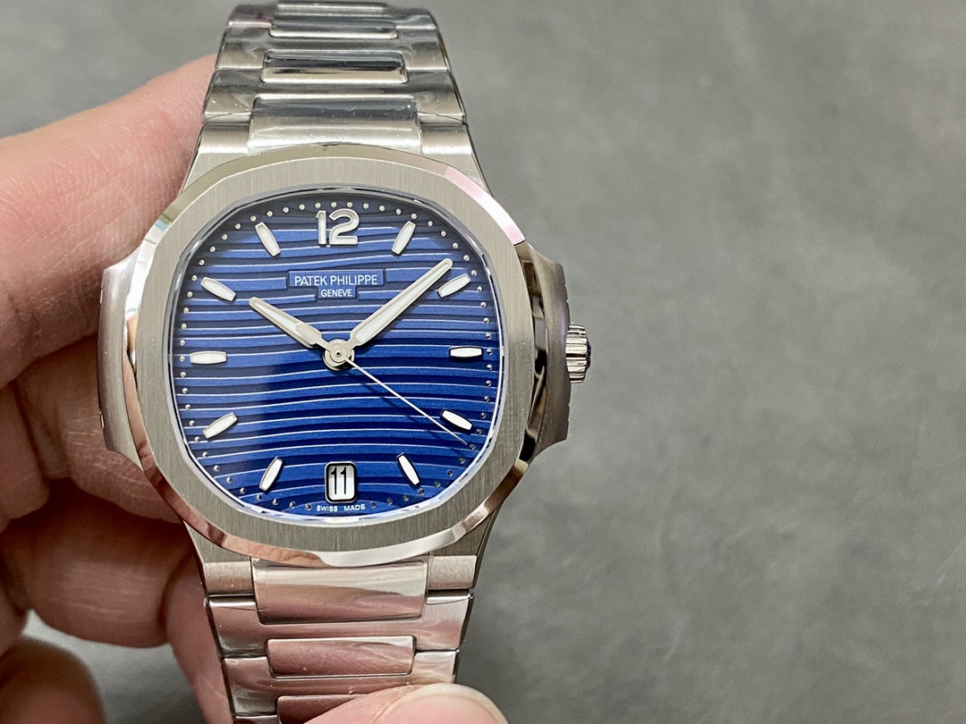 Patek Philippe Ladies Nautilus Blue Dial and Grey Dial 7118 1A 001 35.2mm