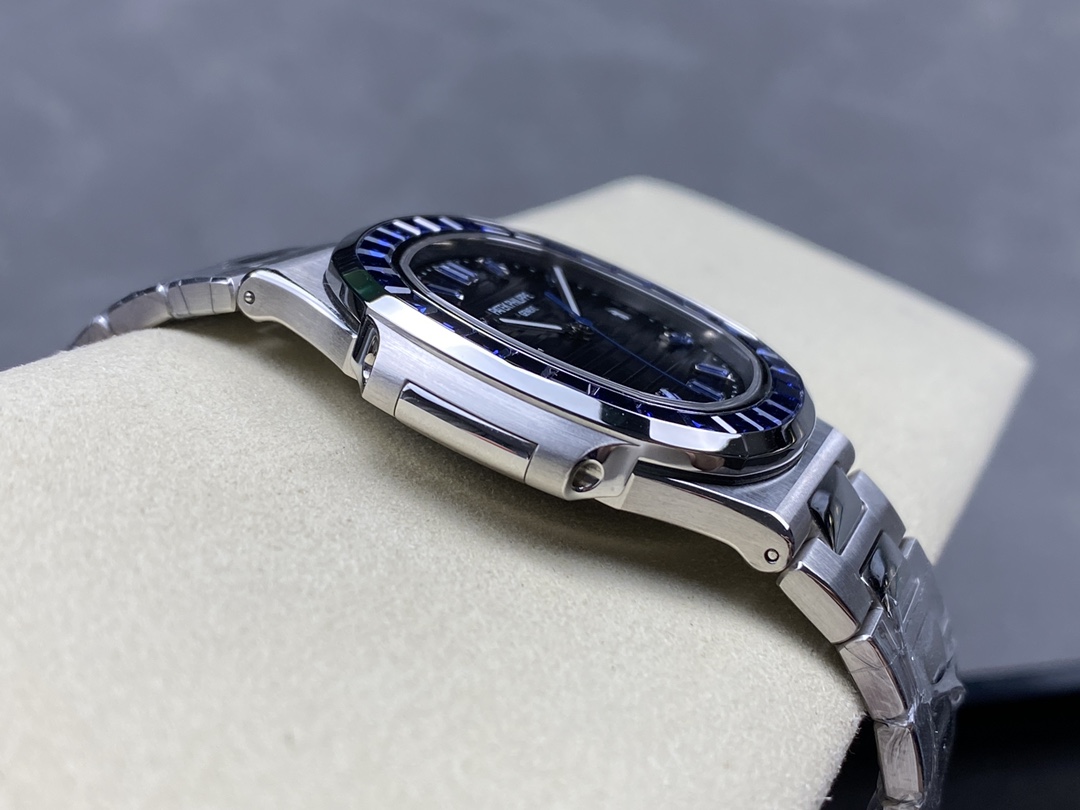 Patek Philippe Nautilus 5711 111P 001 40MM Replica Watch