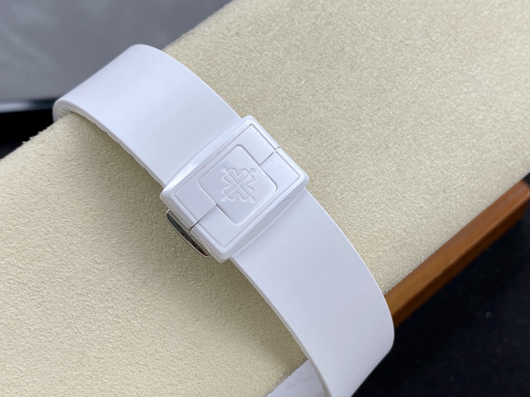 Patek Philippe Nautilus White Dial 5711 40MM Replica Watch