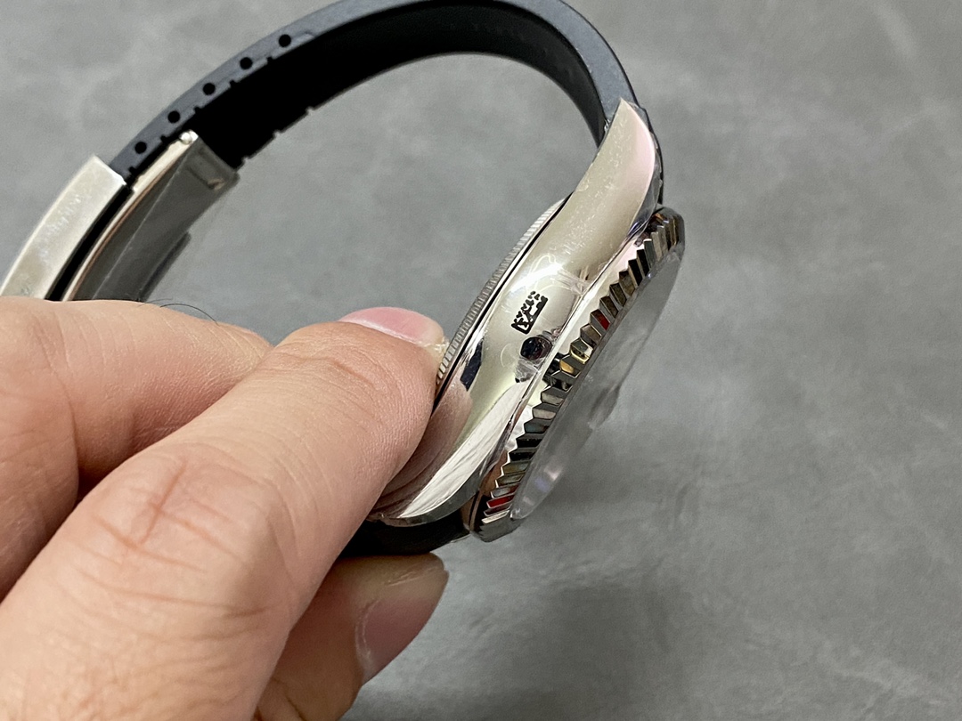 Rolex Sky Dweller 42mm 336239 Rubber Strap Black Dial Men's Watch