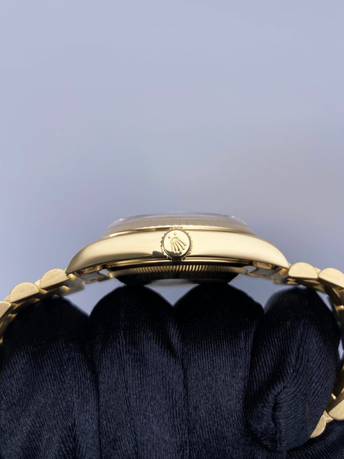 Rolex Day-Date 118208 champagne dial with gold indexes Yellow Gold 36mm Unisex Replica Watch