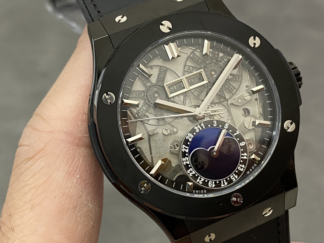 Hublot Classic Fusion Aerofusion Moonphase 547.CX.0170.LR 42mm