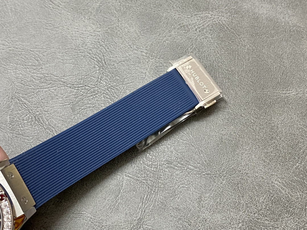 565.NX.7170.RX.1204 Hublot Classic Fusion Titanium Blue Diamonds