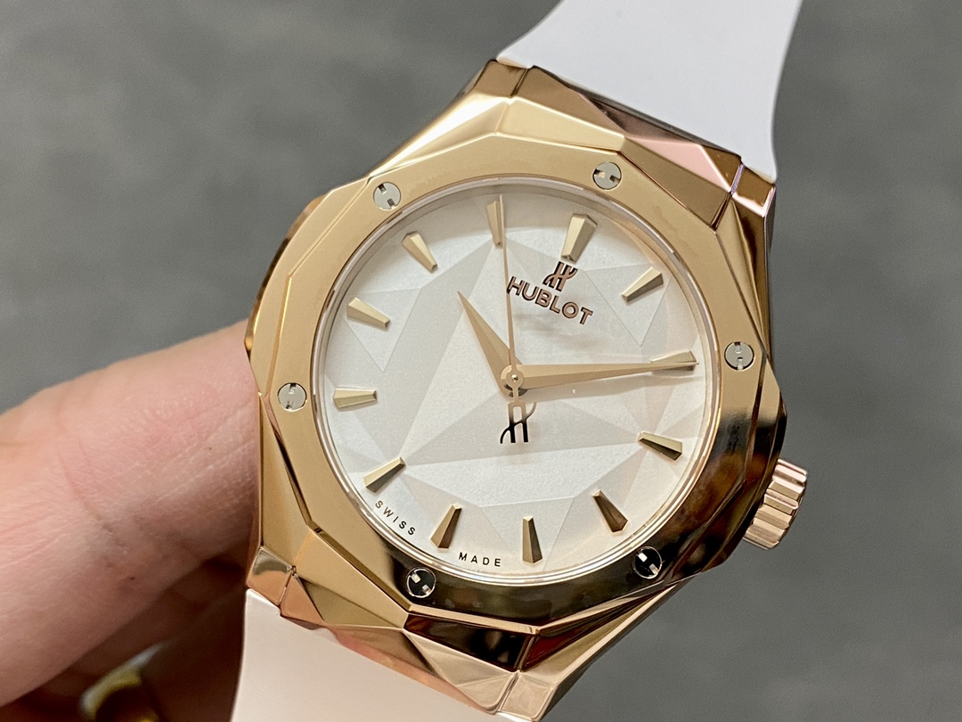 Hublot Classic Fusion 550.OS.2200.RW.ORL20 40MM