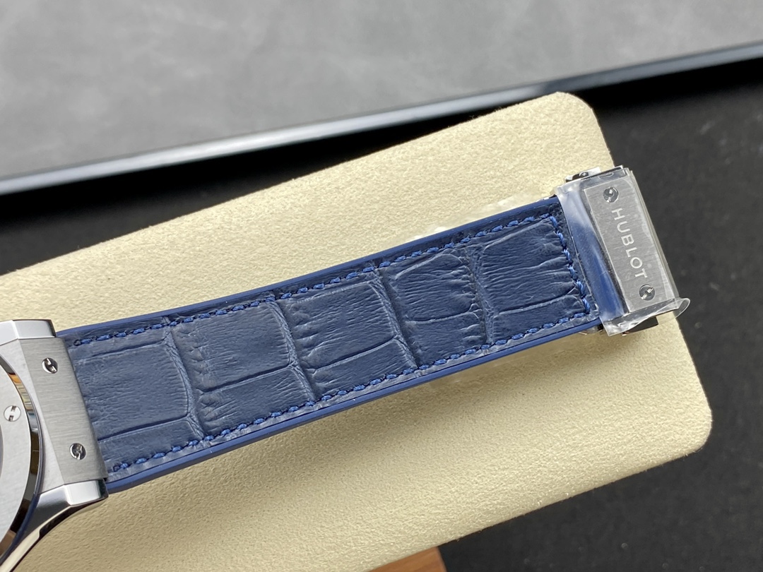 542.NX.7170.LR Hublot Classic Fusion Automatic Blue