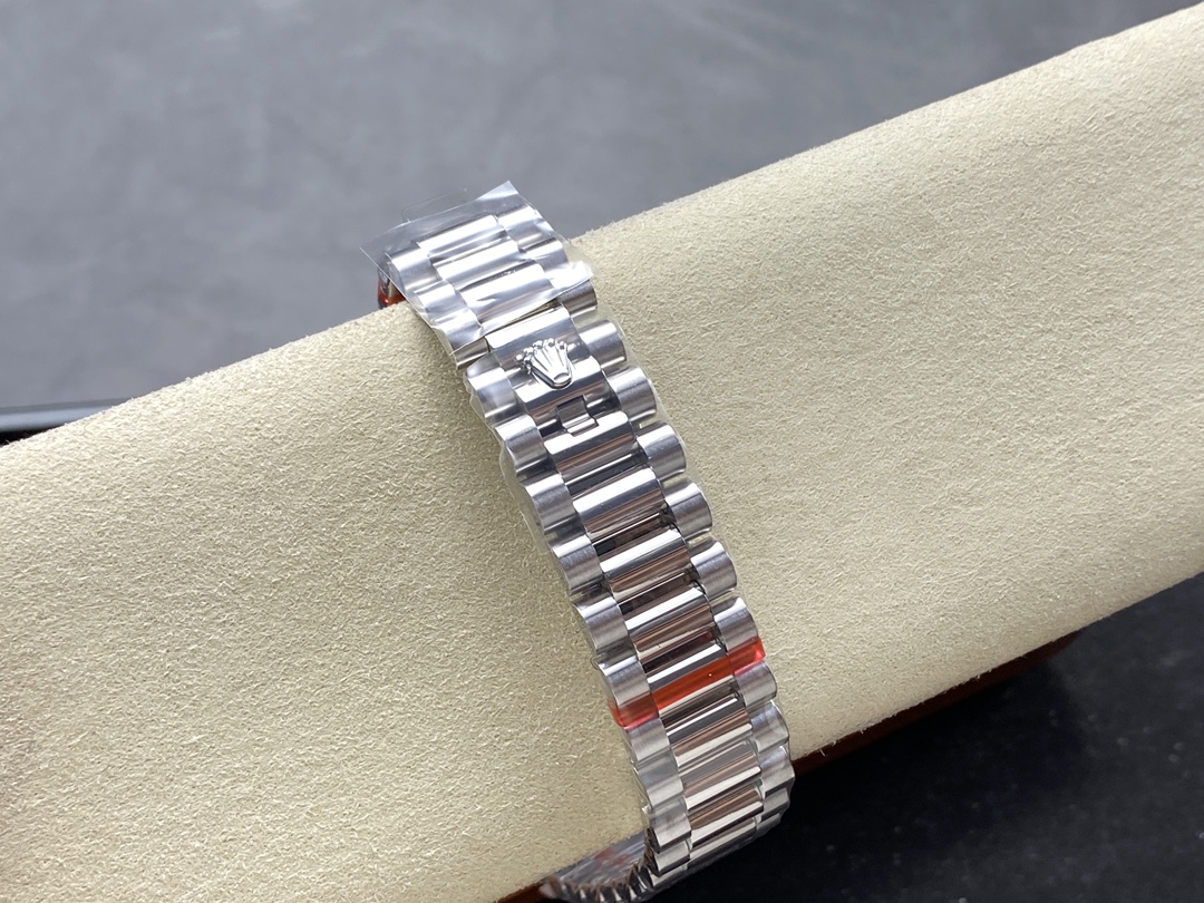 Rolex Day-Date 228236 0012 Fluted Bezel Ice Blue Dial 40MM Mens Replica Watch