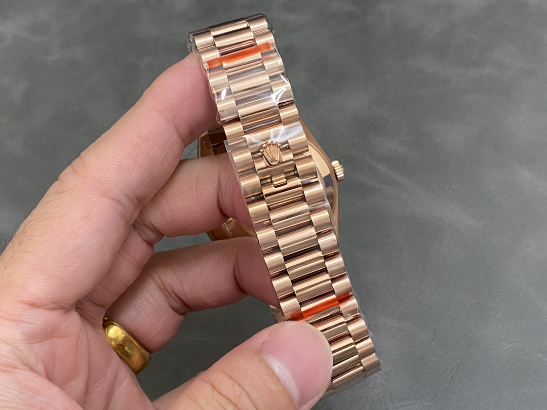 Rolex Day Date 40 18k Everose Gold Olive Green Dial m228235 0025 40mm